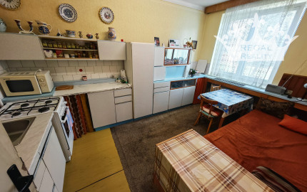 Veľkometrážny 2-IZB.  BYT, 69 m2,  Baťov dom, Partizánske