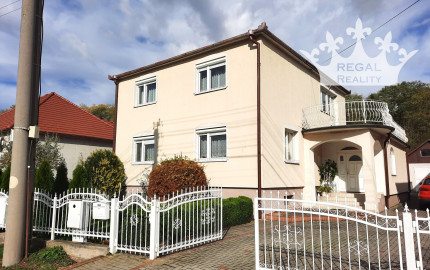 Výhradne: 5-izb. Dom, 1066 m2, Garáž,  Klátova Nová Ves