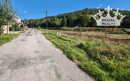 POZEMOK  č. 2, 920 m2, stavebné povolenie, Súlovce ,okr. TO