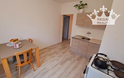 ZNÍŽANÁ CENA  - Krásny slnečný 2izbový byt v širšom centre Prievidze