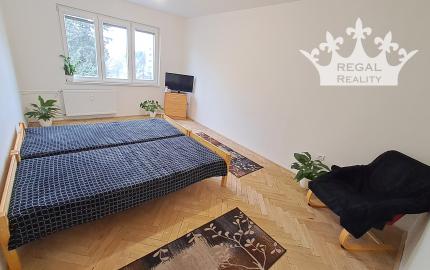 ZNÍŽANÁ CENA  - Krásny slnečný 2izbový byt v širšom centre Prievidze