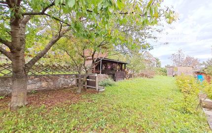 Záhradná chatka s nádherným výhľadom - miesto na relax