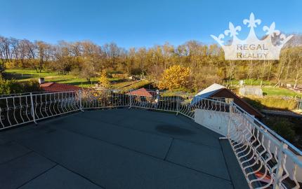 Výhradne: 5-izb. Dom, 1066 m2, Garáž,  Klátova Nová Ves