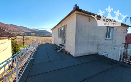 Výhradne: 5-izb. Dom, 1066 m2, Garáž,  Klátova Nová Ves