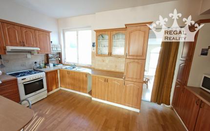 Výhradne: 5-izb. Dom, 1066 m2, Garáž,  Klátova Nová Ves