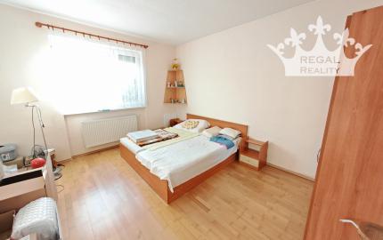 Výhradne: 5-izb. Dom, 1066 m2, Garáž,  Klátova Nová Ves