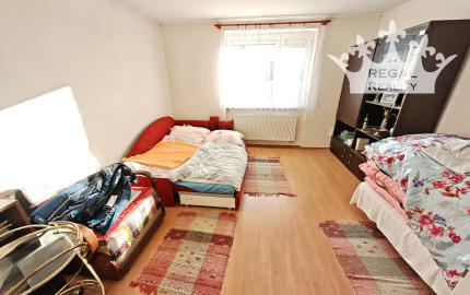 Výhradne: 5-izb. Dom, 1066 m2, Garáž,  Klátova Nová Ves