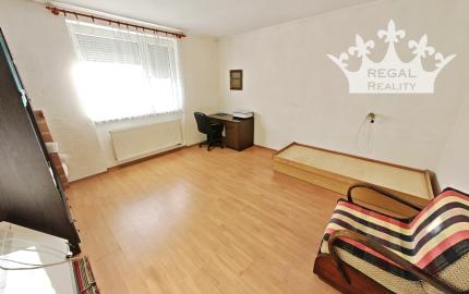 Výhradne: 5-izb. Dom, 1066 m2, Garáž,  Klátova Nová Ves