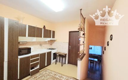 Rodinný dom v radovej zástavbe v Radošine