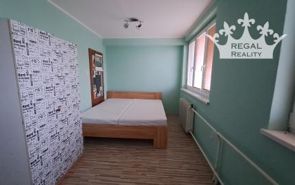 Rodinný dom v radovej zástavbe v Radošine