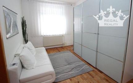 Veľký 3,5-izbový byt, balkón, pivnica, 75 m2, Partizánske