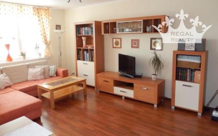 Veľký 3,5-izbový byt, balkón, pivnica, 75 m2, Partizánske