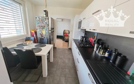 VEĽKÝ 3,5-IZBOVÝ BYT S BALKÓNOM, 73 m² | TOPOĽČANY – VÝCHOD
