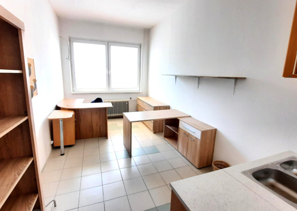 Prenájom: Kancelária s kuchynkou, 15 m2, Topoľčany