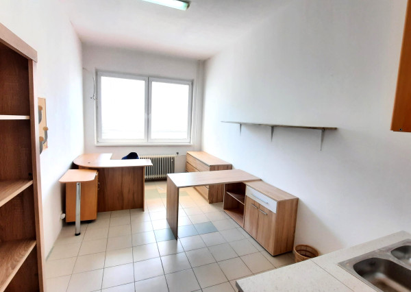 Prenájom: Kancelária s kuchynkou, 15 m2, Topoľčany