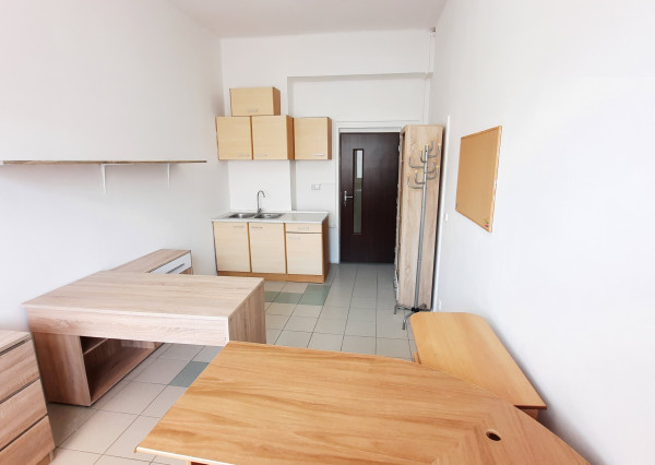 Prenájom: Kancelária s kuchynkou, 15 m2, Topoľčany