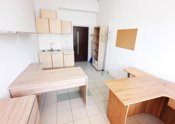 Prenájom: Kancelária s kuchynkou, 15 m2, Topoľčany