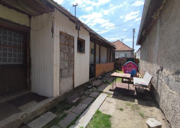 Výhradne: 2-izb. Dom, 679 m2, Nitrianska Blatnica