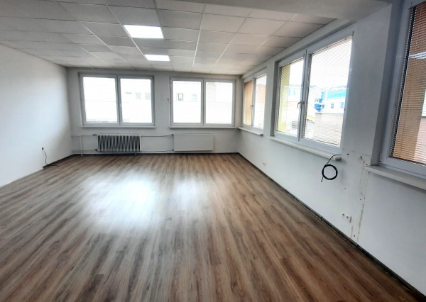 Prenájom: Kancelária + Kuchynka, 58 m2, Centrum, Topoľčany