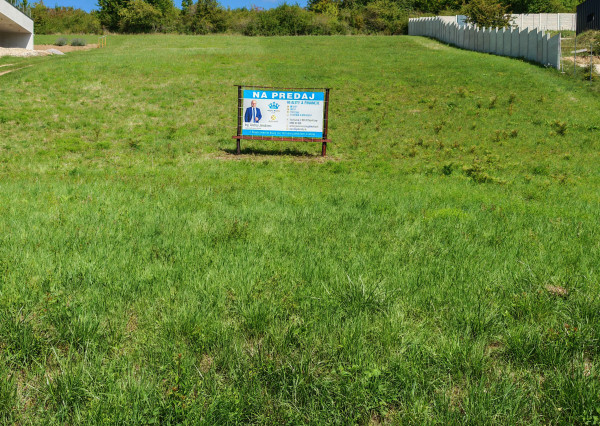 Lukratívny POZEMOK  č. 2 na Rodinný dom,1496 m2 Partizánske