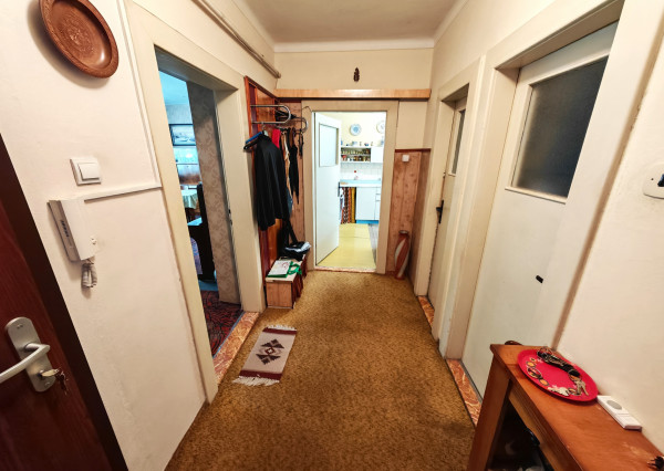 Veľkometrážny 2-IZB.  BYT, 69 m2,  Baťov dom, Partizánske