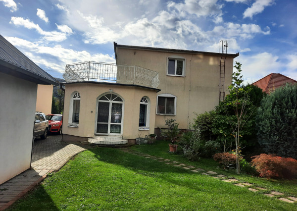 Výhradne: 5-izb. Dom, 1066 m2, Garáž,  Klátova Nová Ves