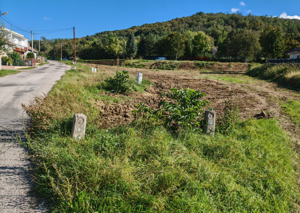 POZEMOK  č. 1, 1047 m2,stavebné povolenie, Súlovce ,okr. TO