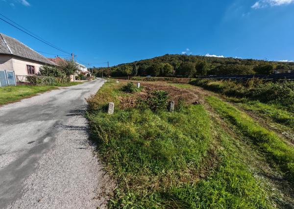 POZEMOK  č. 1, 1047 m2,stavebné povolenie, Súlovce ,okr. TO