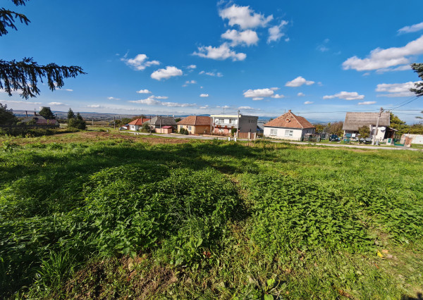 POZEMOK  č. 1, 1047 m2,stavebné povolenie, Súlovce ,okr. TO
