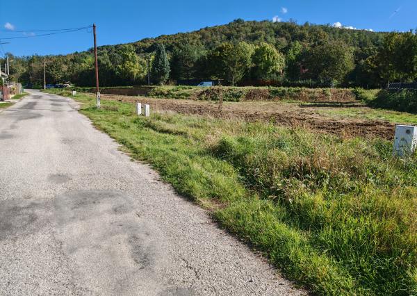 POZEMOK  č. 2, 920 m2, stavebné povolenie, Súlovce ,okr. TO