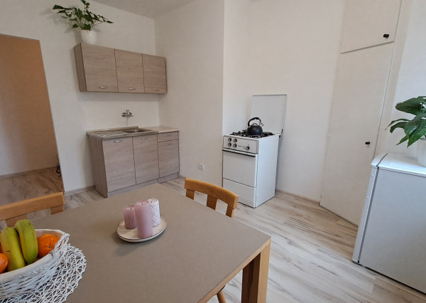 ZNÍŽANÁ CENA  - Krásny slnečný 2izbový byt v širšom centre Prievidze