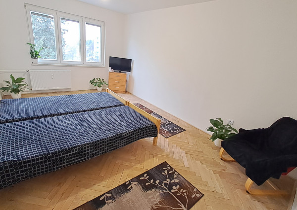 ZNÍŽANÁ CENA  - Krásny slnečný 2izbový byt v širšom centre Prievidze