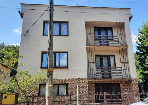 Výhradne: Dvojgeneračný 7-izb. Dom, 2225 m2, Brodzany