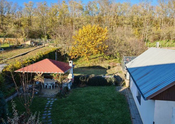 Výhradne: 5-izb. Dom, 1066 m2, Garáž,  Klátova Nová Ves