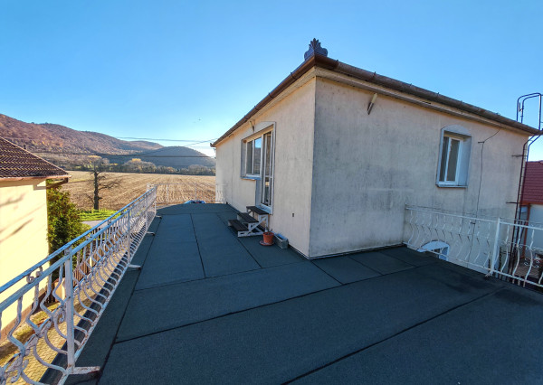 Výhradne: 5-izb. Dom, 1066 m2, Garáž,  Klátova Nová Ves