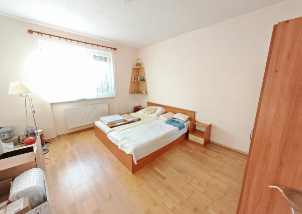 Výhradne: 5-izb. Dom, 1066 m2, Garáž,  Klátova Nová Ves