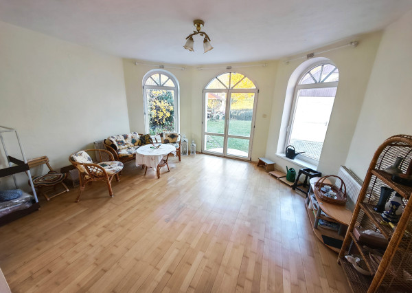 Výhradne: 5-izb. Dom, 1066 m2, Garáž,  Klátova Nová Ves