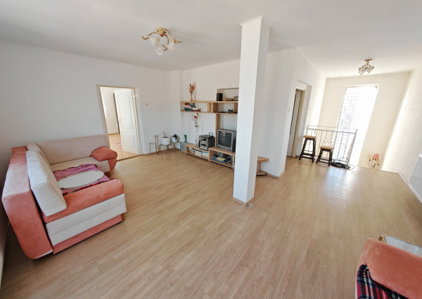 Výhradne: 5-izb. Dom, 1066 m2, Garáž,  Klátova Nová Ves