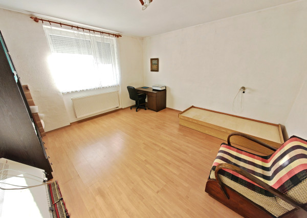 Výhradne: 5-izb. Dom, 1066 m2, Garáž,  Klátova Nová Ves