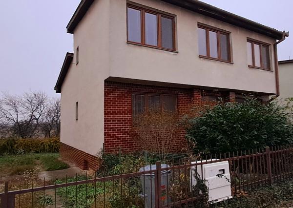 Rodinný dom v radovej zástavbe v Radošine