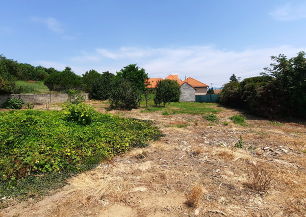 Výhradne: POZEMOK, 1016 m2, KRUŠOVCE, okr. Topoľčany