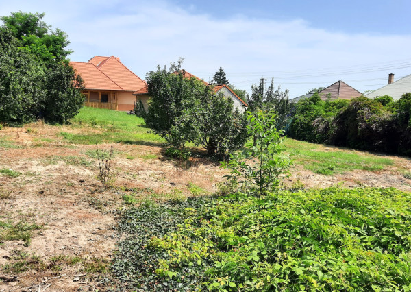 Výhradne: POZEMOK, 1016 m2, KRUŠOVCE, okr. Topoľčany