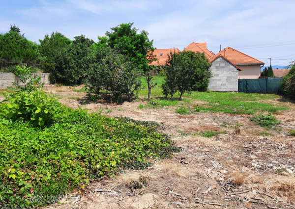 Výhradne: POZEMOK, 1016 m2, KRUŠOVCE, okr. Topoľčany