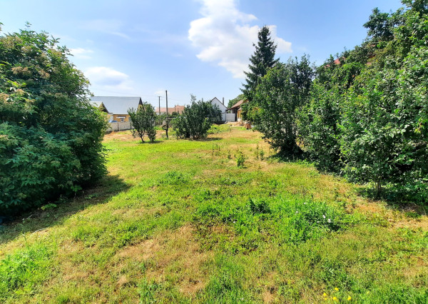 Výhradne: POZEMOK, 1016 m2, KRUŠOVCE, okr. Topoľčany