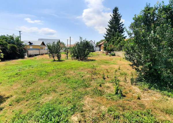 Výhradne: POZEMOK, 1016 m2, KRUŠOVCE, okr. Topoľčany