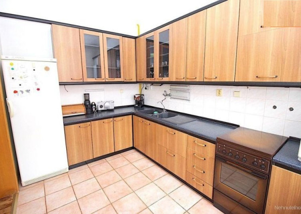Veľký 3,5-izbový byt, balkón, pivnica, 75 m2, Partizánske