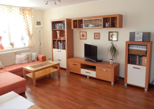 Veľký 3,5-izbový byt, balkón, pivnica, 75 m2, Partizánske
