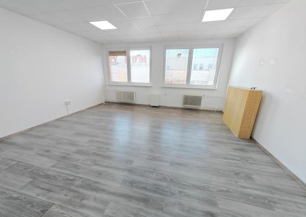 Prenájom: Kancelária/ Služby, 33 m2, Centrum, Topoľčany