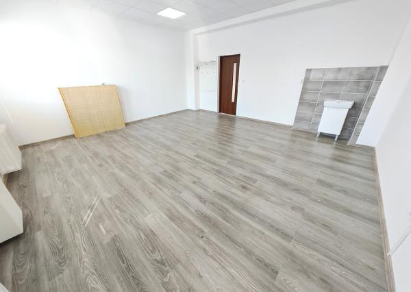 Prenájom: Kancelária/ Služby, 33 m2, Centrum, Topoľčany