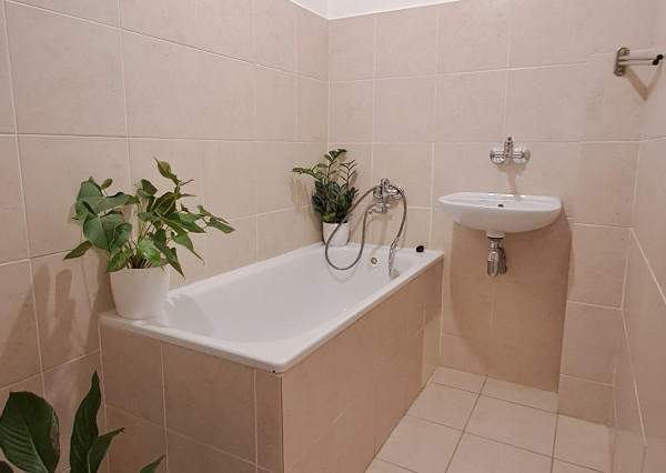 ZNÍŽANÁ CENA  - Krásny slnečný 2izbový byt v širšom centre Prievidze